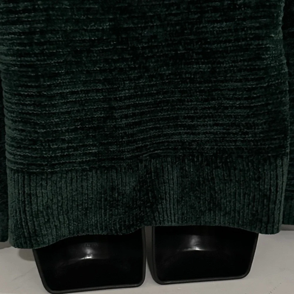 Pink Rose Women's Dark Green chenille Sweater small